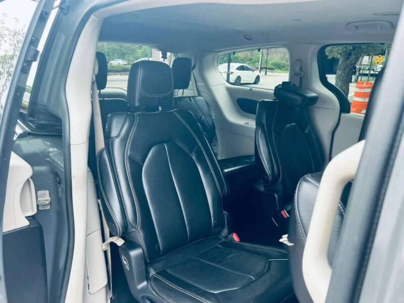 2022 Chrysler Pacifica Touring L