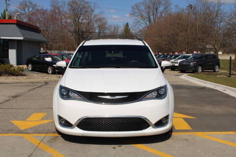 2017 Chrysler Pacifica Touring-L