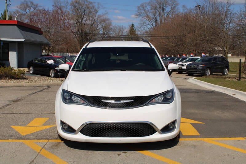 2017 Chrysler Pacifica Touring-L