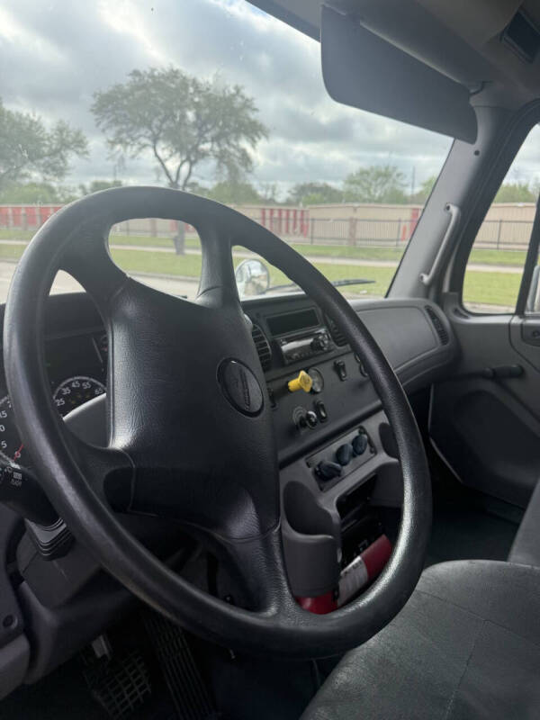 2019 Freightliner M2 106