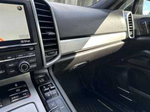 2013 Porsche Cayenne GTS
