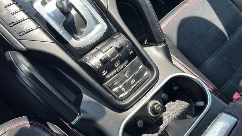 2016 Porsche Cayenne GTS