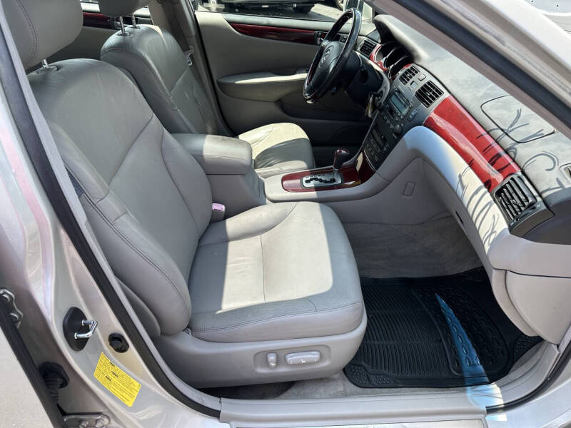 2004 Lexus ES 330