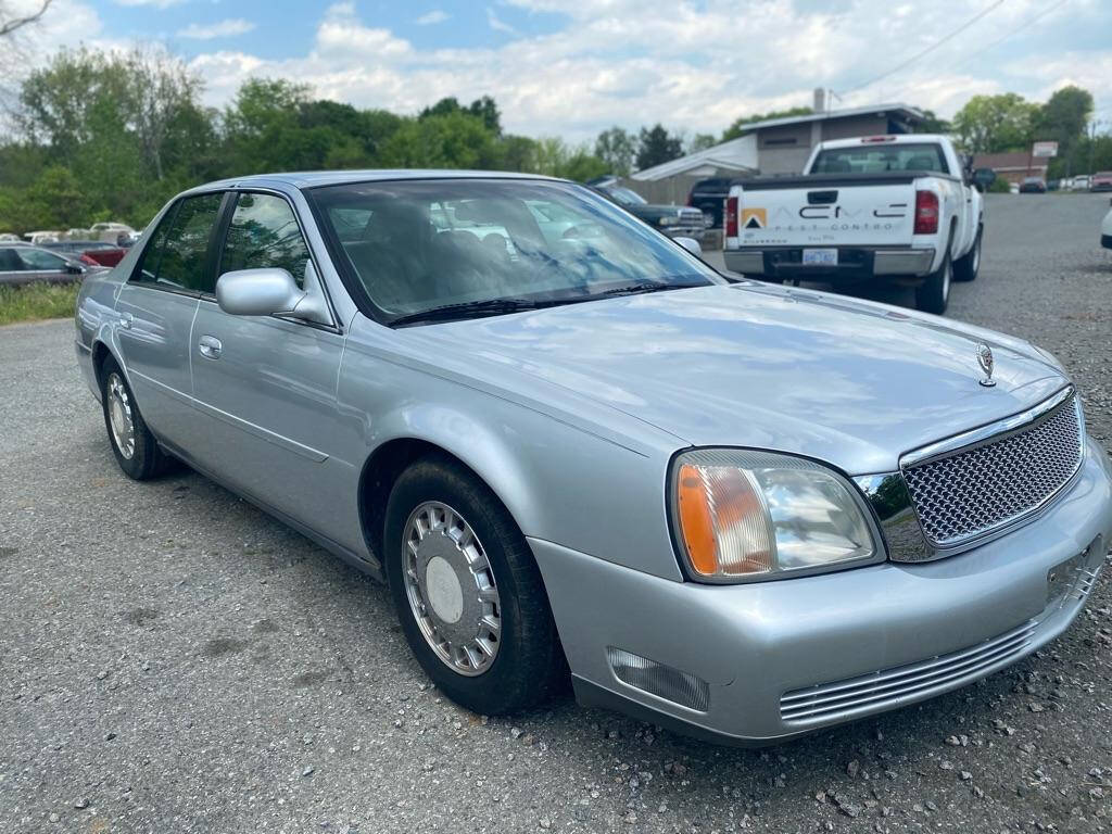 Silver 2000 Cadillac DeVille Base 4dr Sedan 2