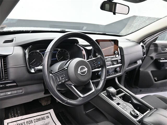 2022 Nissan Pathfinder SV