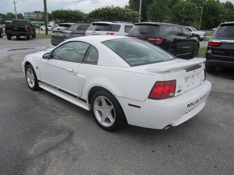 2004 Ford Mustang GT Deluxe