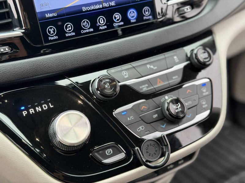 2017 Chrysler Pacifica Touring-L Plus