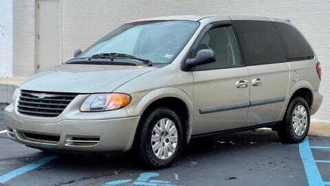 2007 Chrysler Town and Country for sale at Carland Auto Sales INC. in Portsmouth VA