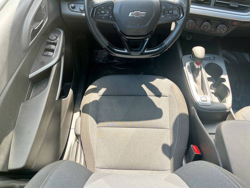 2025 Chevrolet Trax RS
