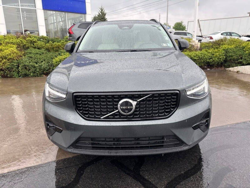 2026 Volvo XC40 B5 Plus