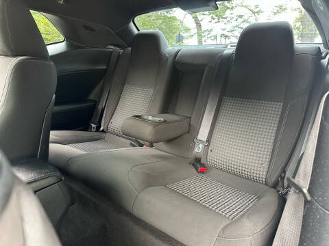 2015 Dodge Challenger SXT