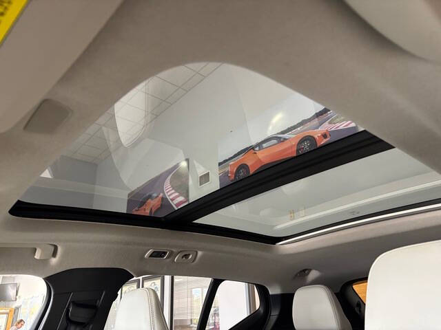 2022 Volvo XC40 T5 Momentum