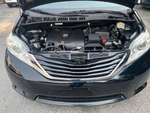2017 Toyota Sienna LE 8-Passenger