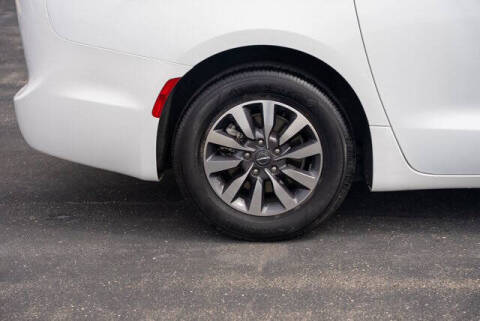 2023 Chrysler Pacifica Plug-In Hybrid Touring L