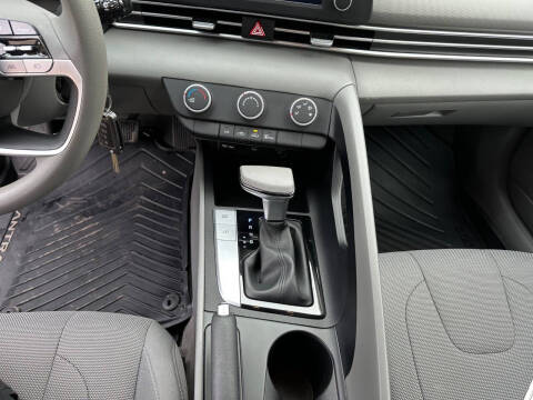 2022 Hyundai Elantra SE