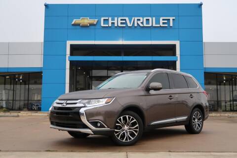 2017 Mitsubishi Outlander for sale at Lipscomb Auto Center in Bowie TX