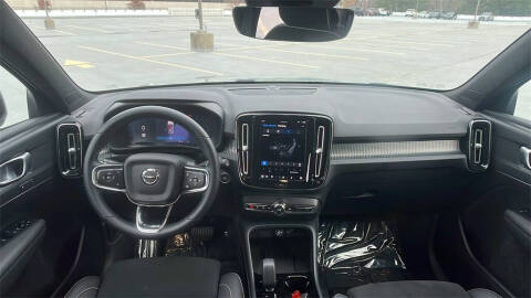 2025 Volvo XC40 B5 Plus Dark Theme