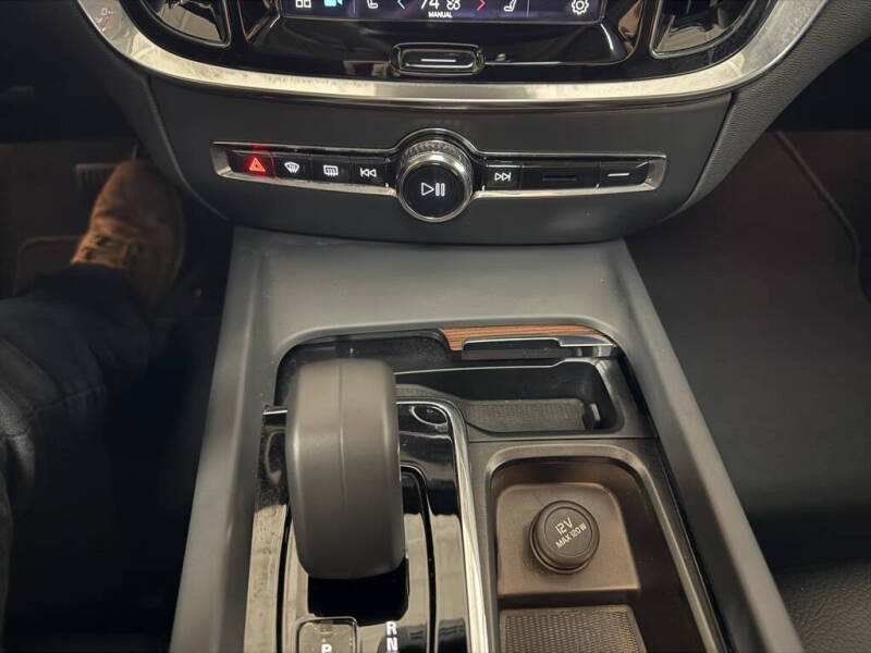 2024 Volvo S60 B5 Plus Dark Theme