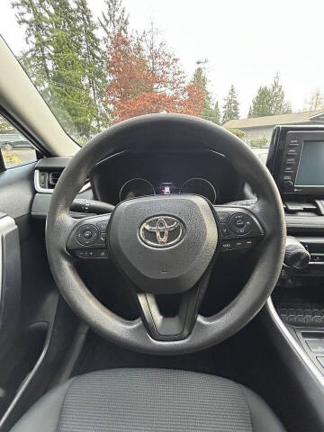 2020 Toyota RAV4 LE