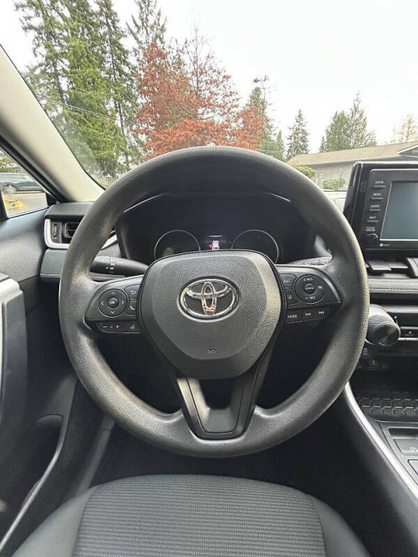 2020 Toyota RAV4 LE
