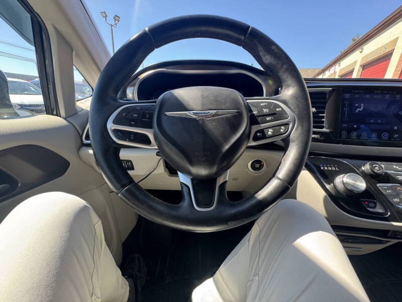 2017 Chrysler Pacifica Touring-L Plus