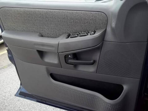 2004 Ford Explorer XLS