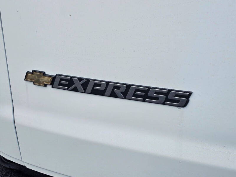 2025 Chevrolet Express 2500