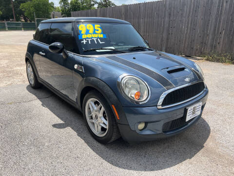 2010 MINI Cooper for sale at B & M Car Co in Conroe TX
