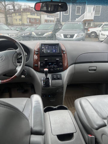 2004 Toyota Sienna XLE Limited 7 Passenger