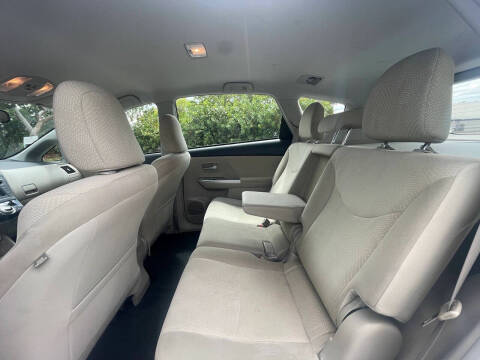 2014 Toyota Prius v Two