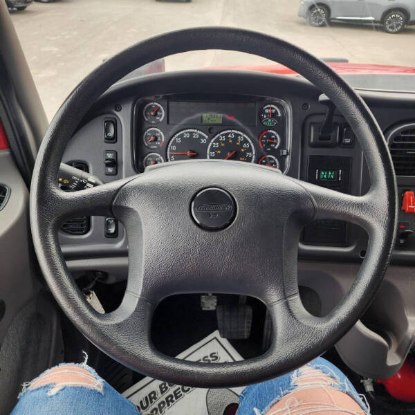 2014 Freightliner 108 SD