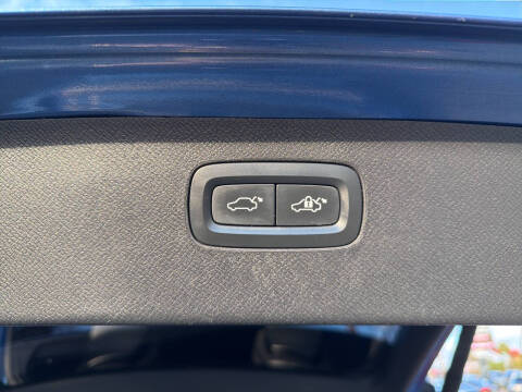 2018 Volvo XC90 T6 R-Design