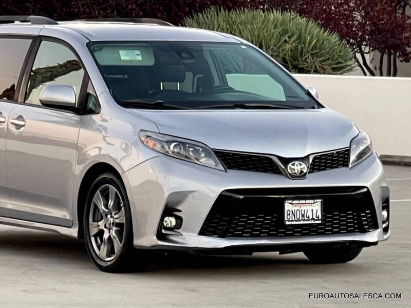 2018 Toyota Sienna SE Premium 8-Passenger