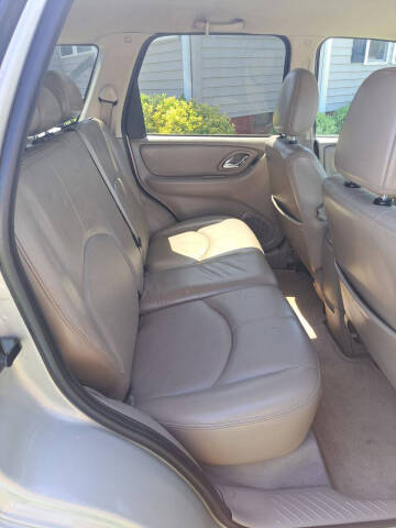 2005 Mazda Tribute s