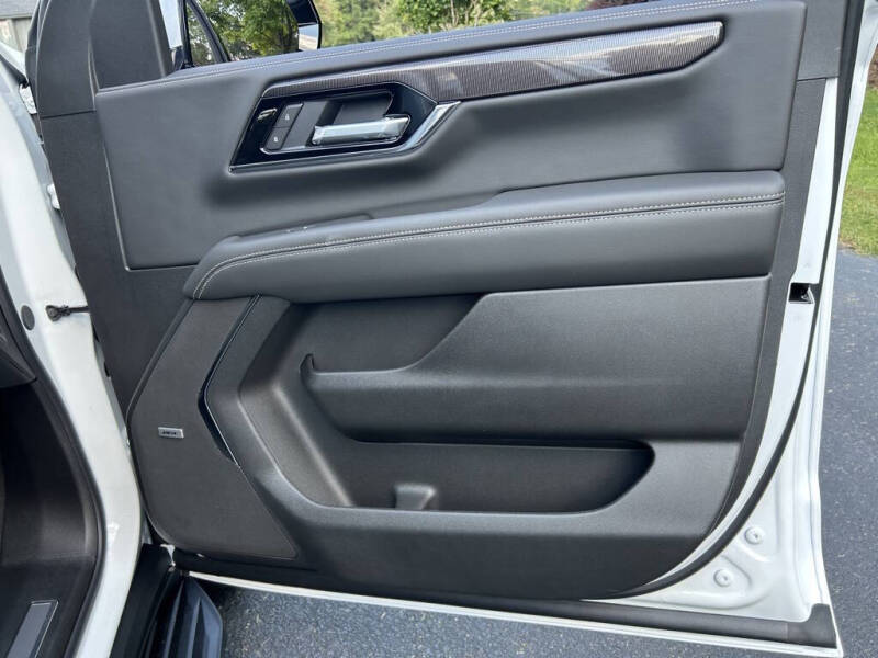 2025 GMC Yukon Elevation