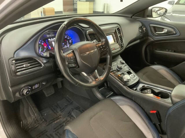 2016 Chrysler 200 S