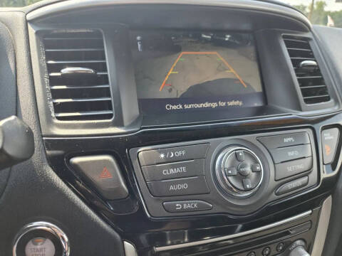 2020 Nissan Pathfinder SV