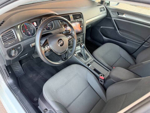 2017 Volkswagen e-Golf SE