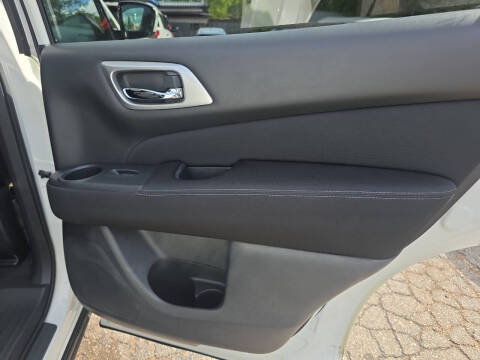 2017 Nissan Pathfinder SV