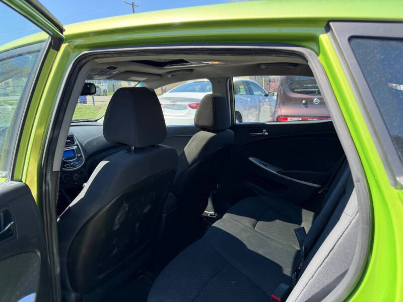 2012 Hyundai Accent SE