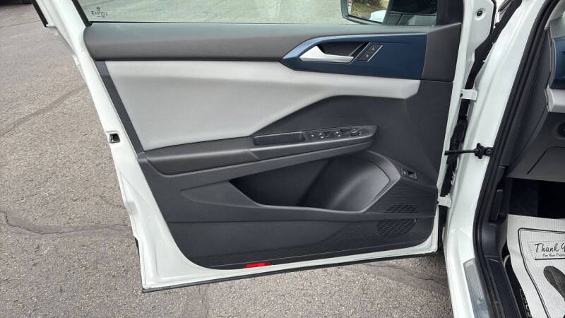 2023 Volkswagen Taos SE 4Motion