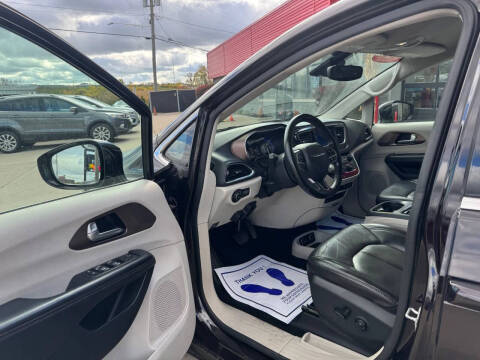 2017 Chrysler Pacifica Touring-L Plus