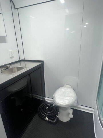 2025 Formula 8.5X28 BATHROOM