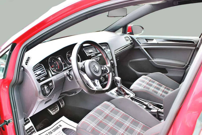 2017 Volkswagen Golf GTI S