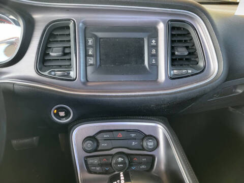 2017 Dodge Challenger SXT Plus