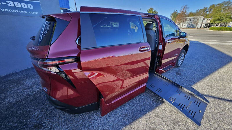 2024 Toyota Sienna XLE 7-Passenger