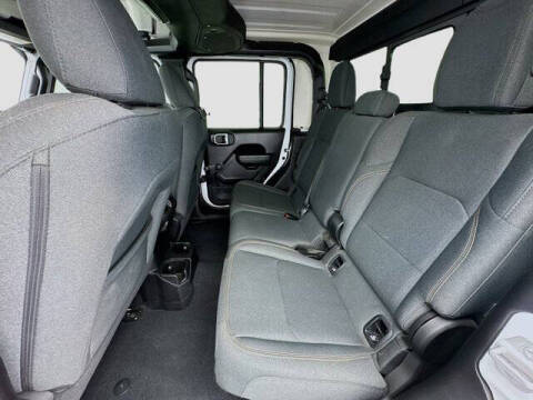 2024 Jeep Gladiator Sport