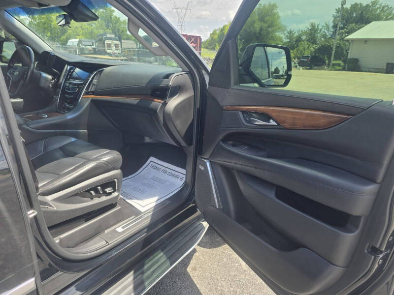 2017 Cadillac Escalade Luxury