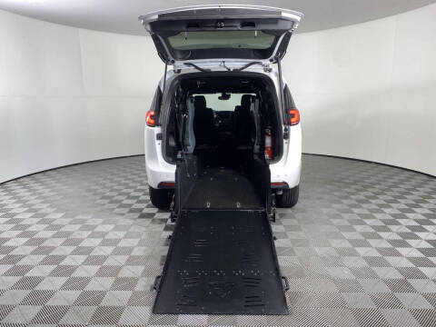 2024 Chrysler Pacifica Touring