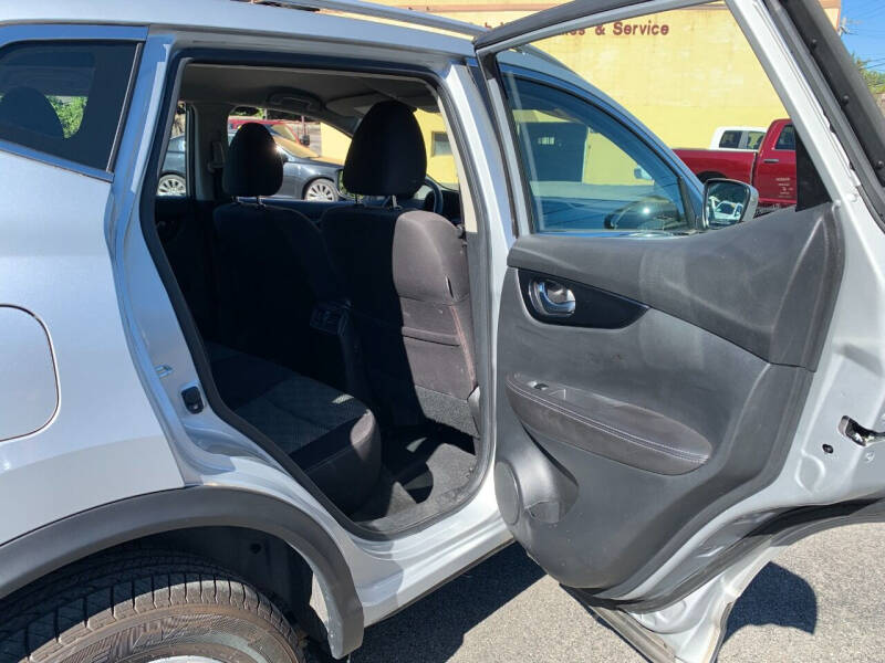 2017 Nissan Rogue Sport SV